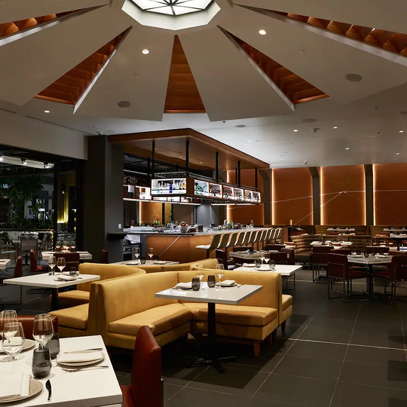 STRIPSTEAK Waikiki
