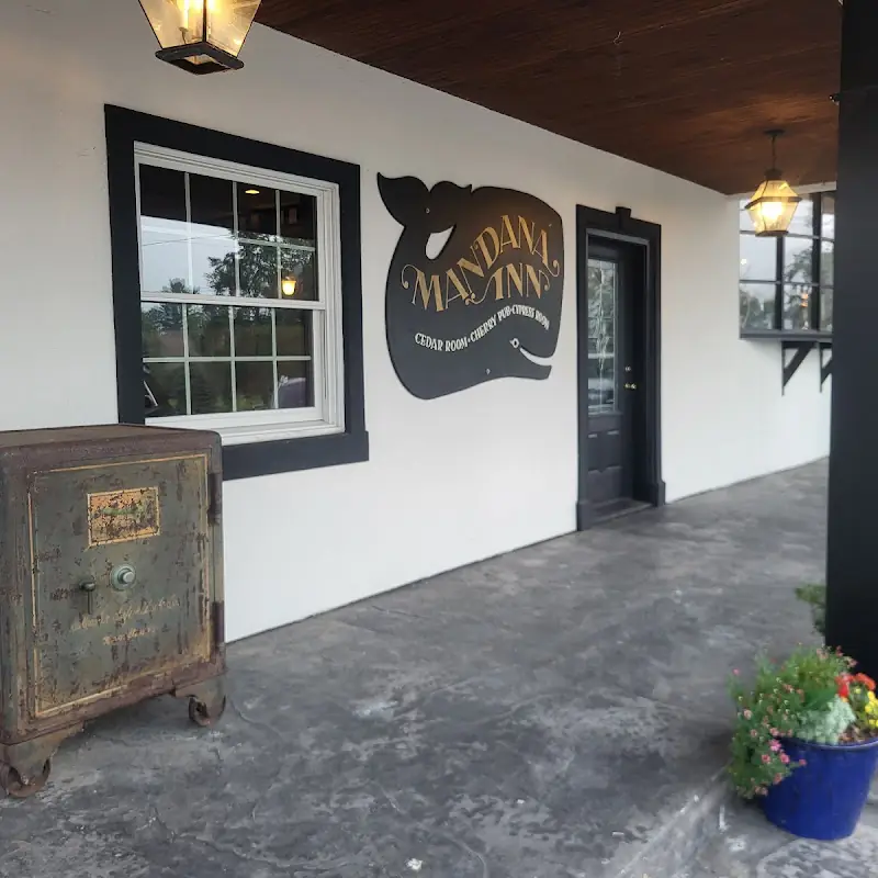 Mandana Inn