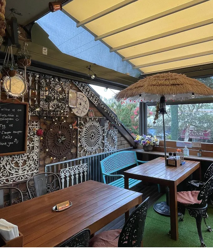 Camper Tamper Cafe & Eatery