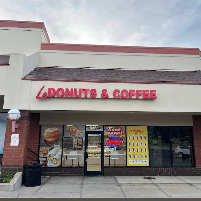 Le Donuts & Coffee