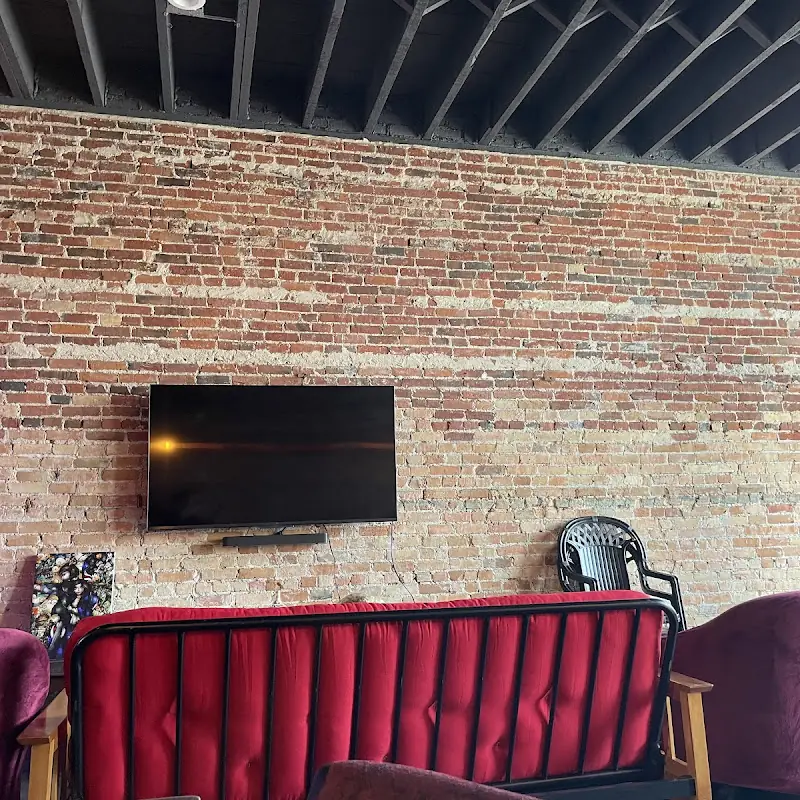 LoLoBee’s Lounge