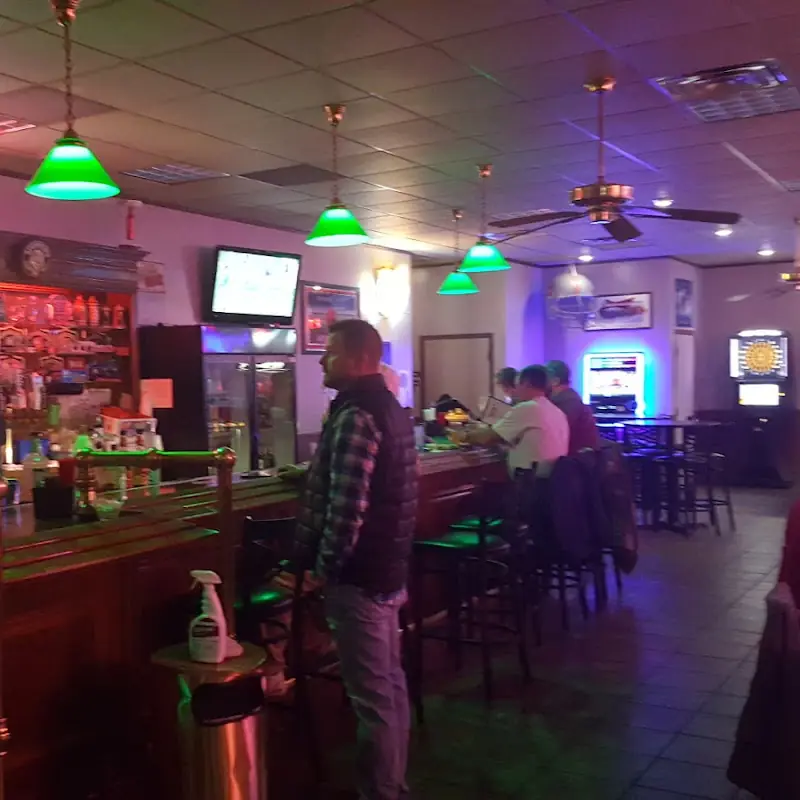 Thirsty's Food & Spirits - Best Local Pizza