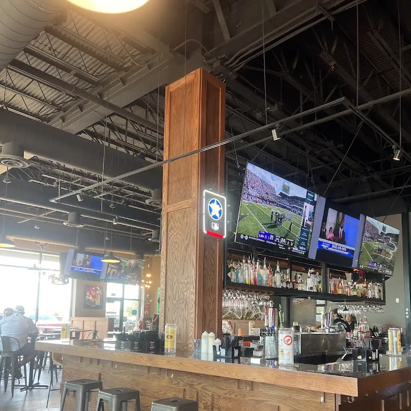 Oak Texas Bar & Grill - Weslaco