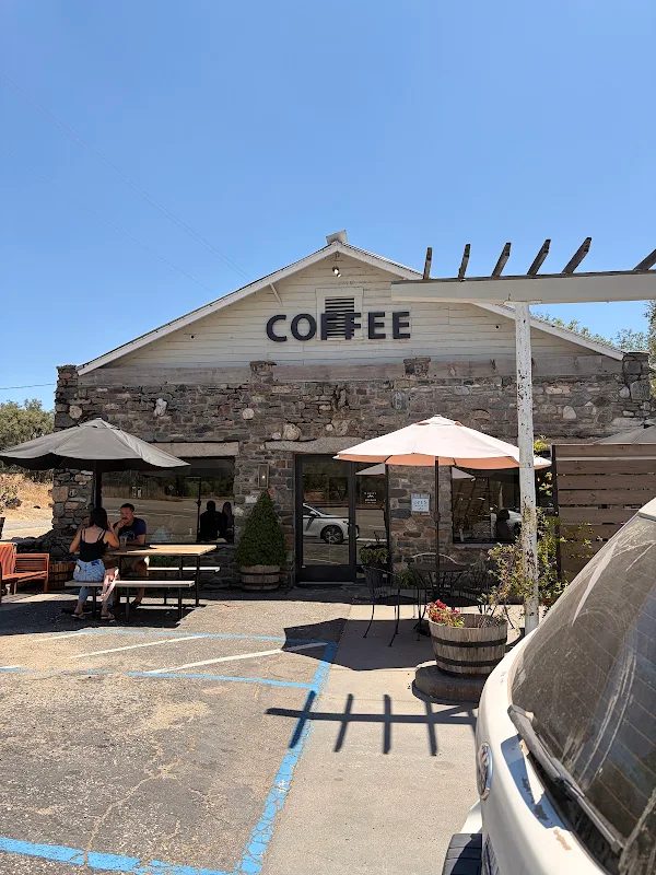 Clingan's Junction Cabins & Coffee