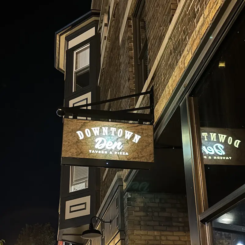 Downtown Den Tavern & Pizza
