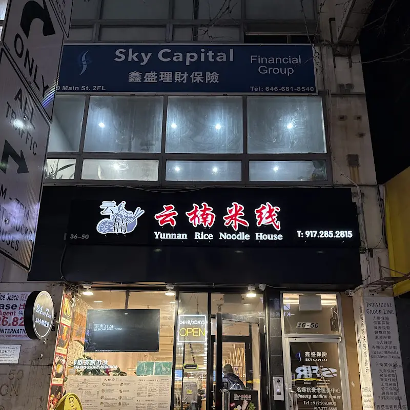 Tilapia fish golden pickled pepper noodle soup金汤酸菜罗非鱼砂锅面