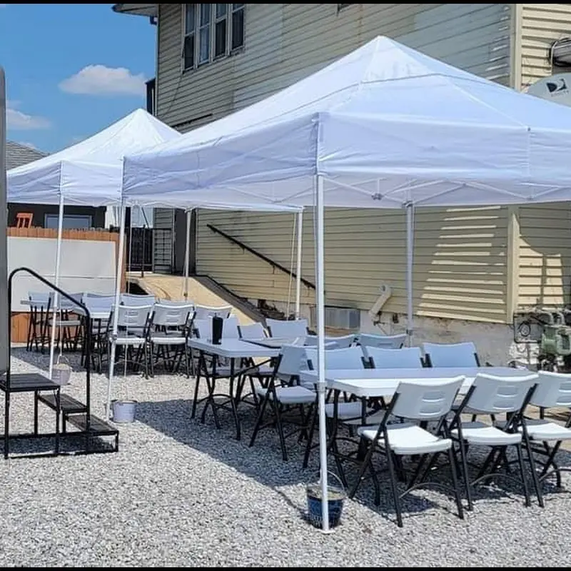 HoneyBuckets Tavern