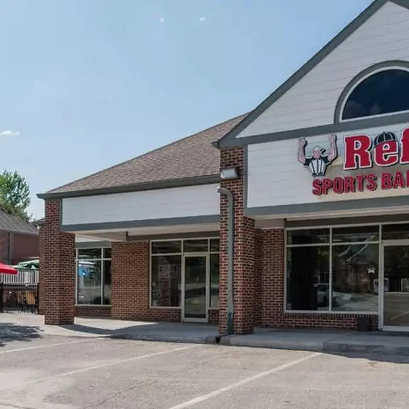Ref's Sports Bar & Grill