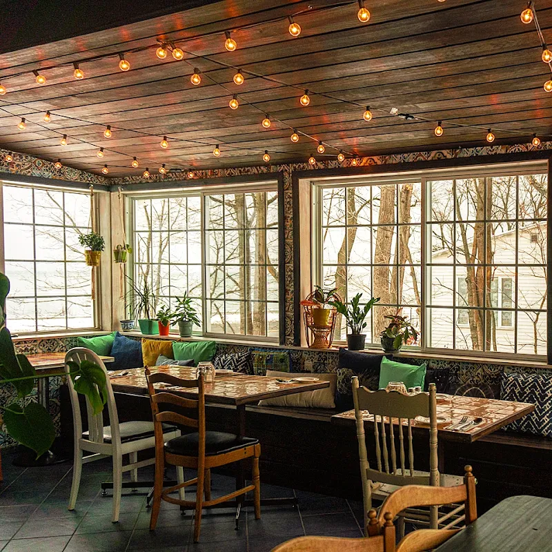 Auberge La Marmite Cafe Bistro