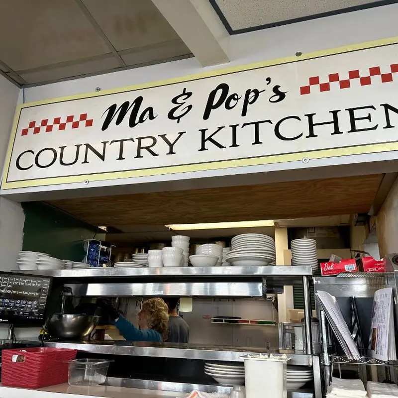 Ma and Pop's Country Kitchen
