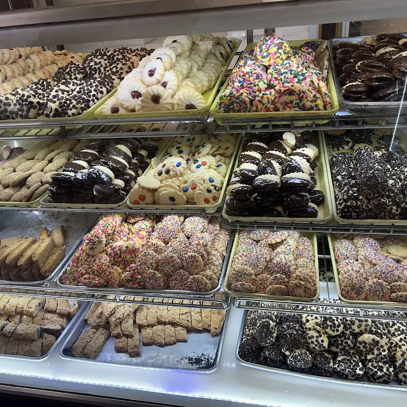 CARMINES BAKERY & DELI