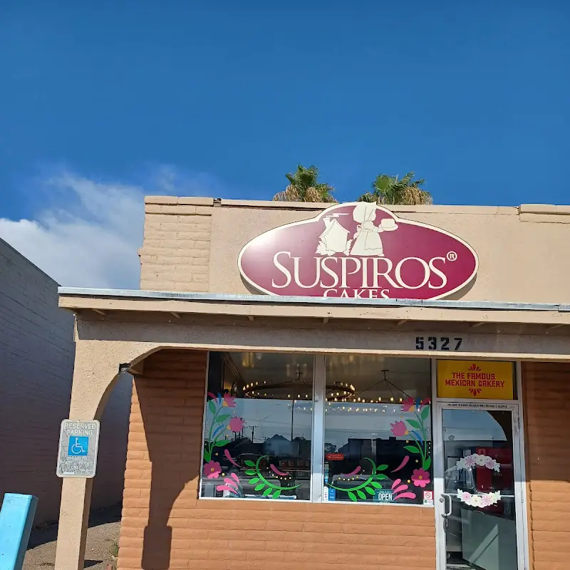 Suspiros Cakes