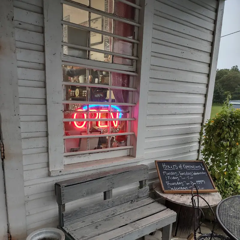 Graves Grocery & Cafe