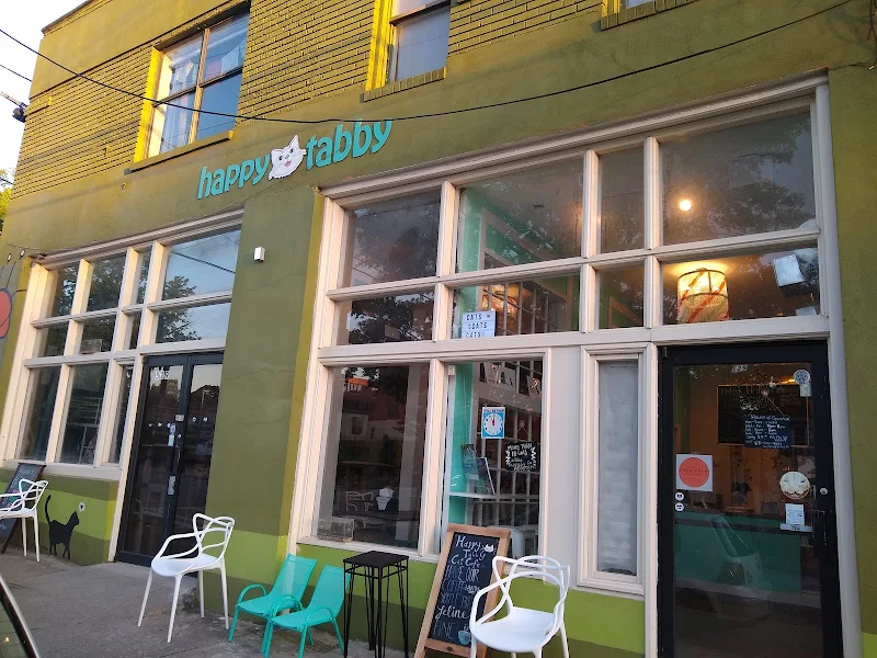 Happy Tabby Cat Café
