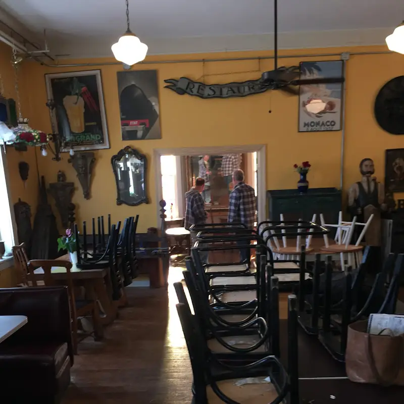 Courtyard Deli