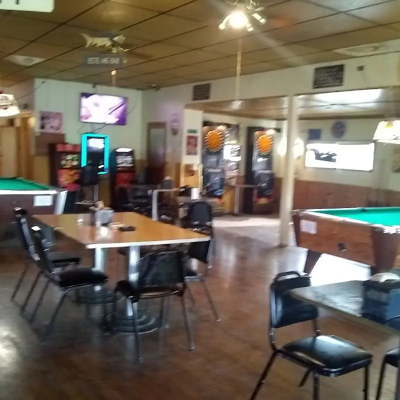 4 Winds Roadhouse Bar