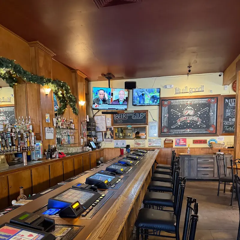 Mott Canyon Tavern & Grill