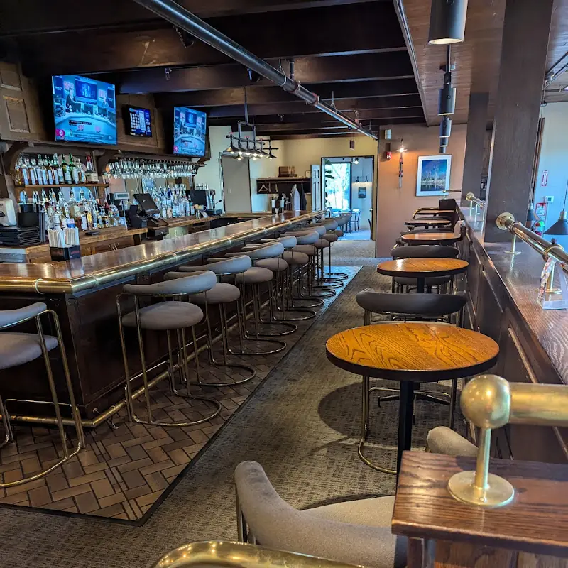 Cowesett Inn Restaurant & Market