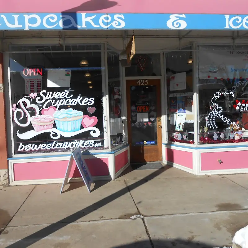 Regular Cupcakes Half Dozen Assortment, Bakery's Choice