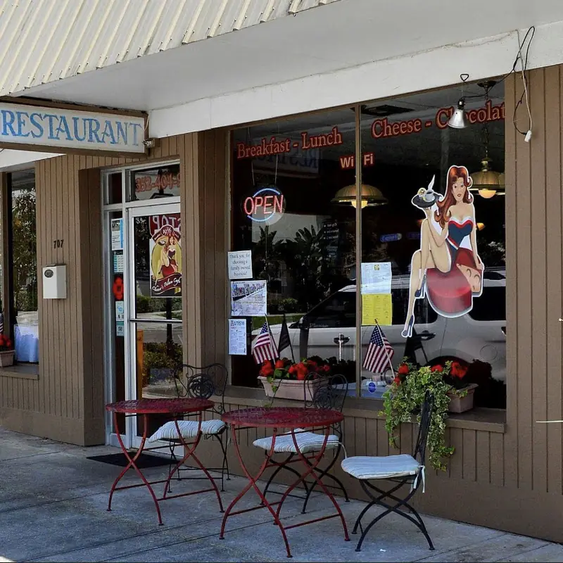 Cheeser's Palace Cafe
