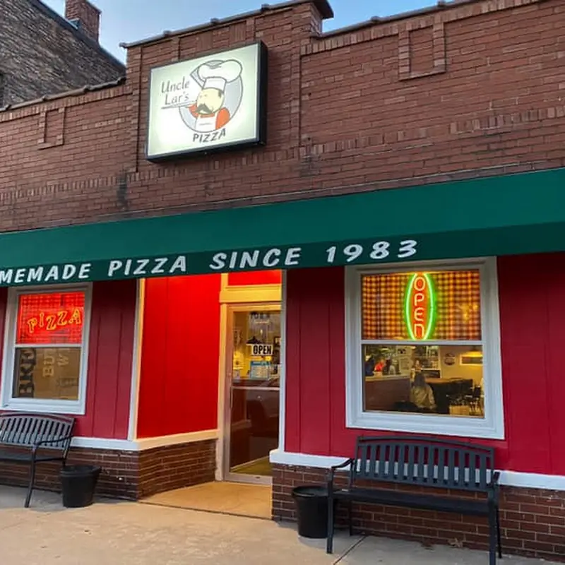 Uncle Lar's Pizza