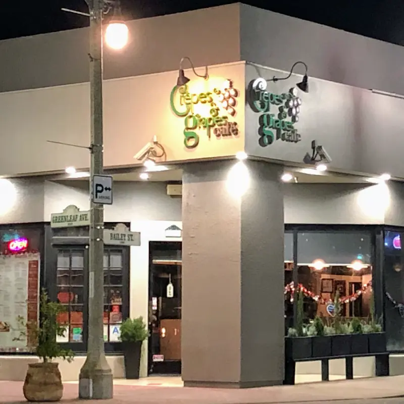 Crêpes & Grapes Café