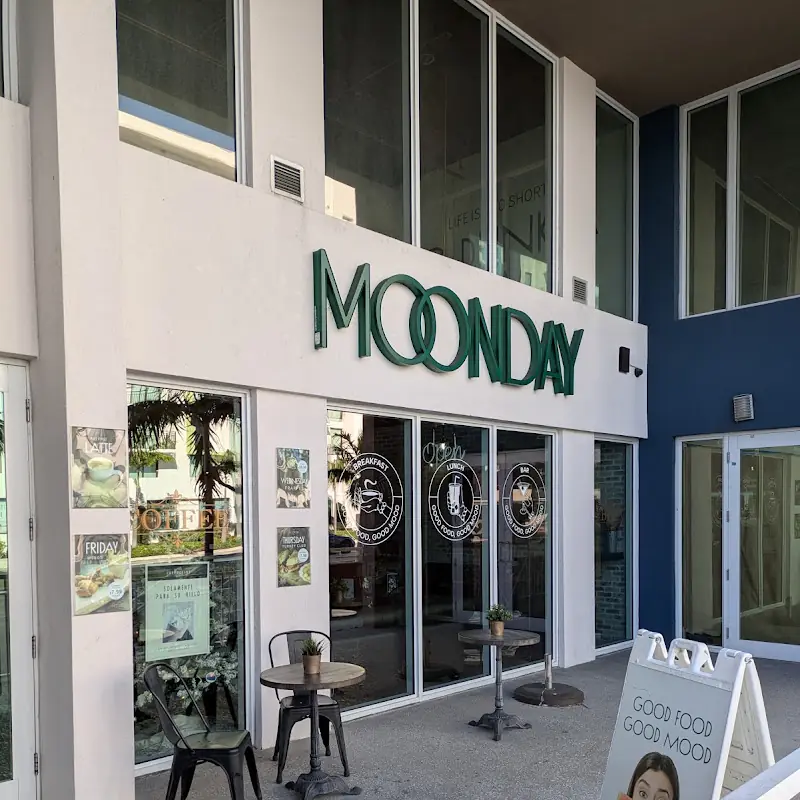 Moonday Cafe