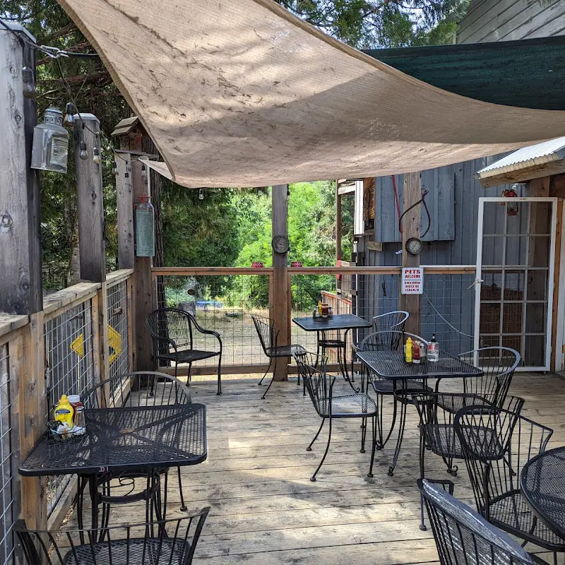 Red Moose Cafe & Inn