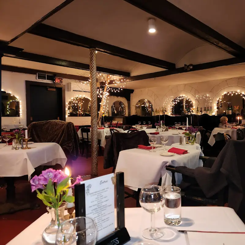 Chez Henri | Restaurant & Bistro