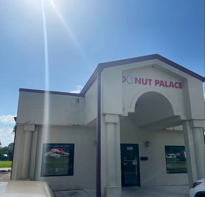 Donuts palace in Lake Arthur
