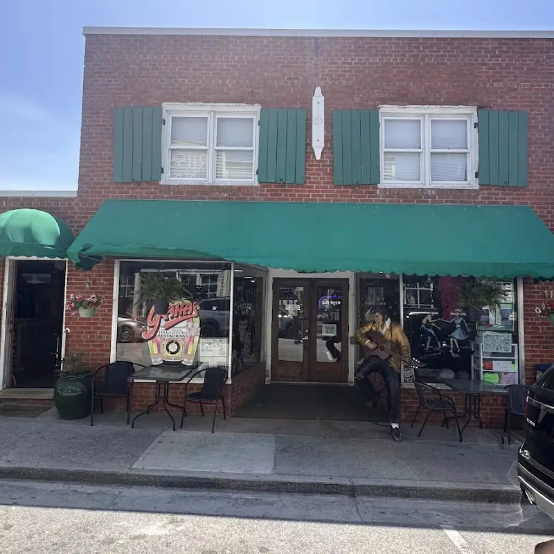 Yanas Restaurant