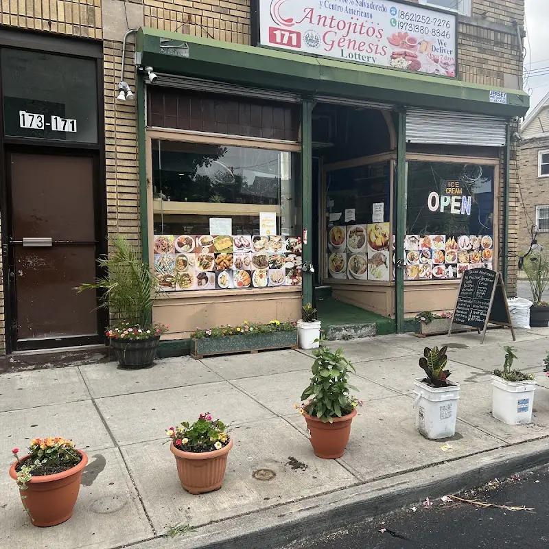 Antojitos Génesis Comida Típica Salvadoreña & Hispana