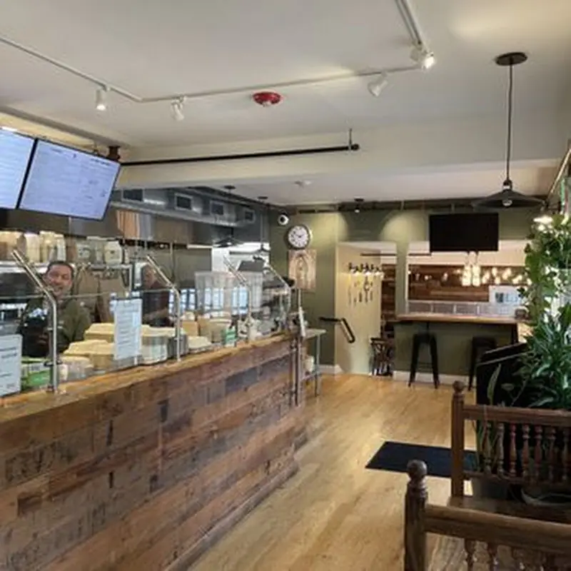Raíces Cocina & Bar