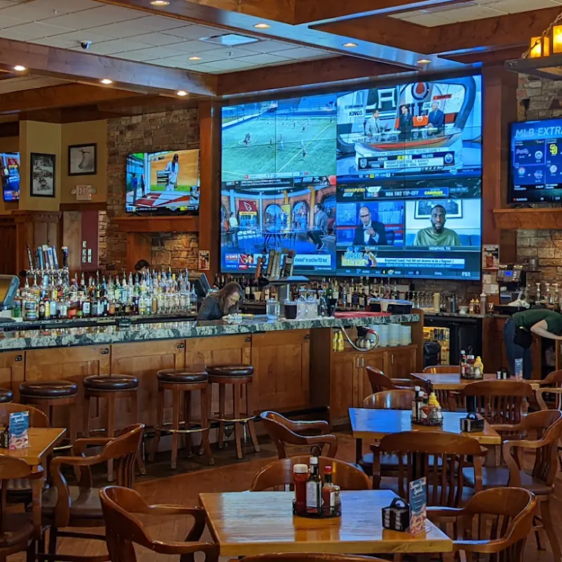 Oggie's Sports Bar & Grille