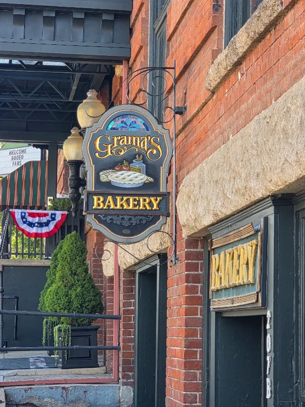 Grama's Bakery