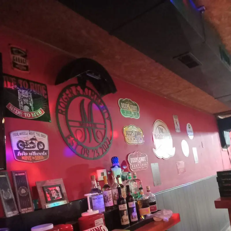 The Drinking Horn Bar&Grill
