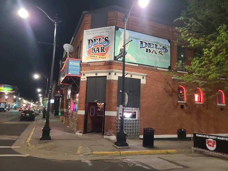 Del's Bar