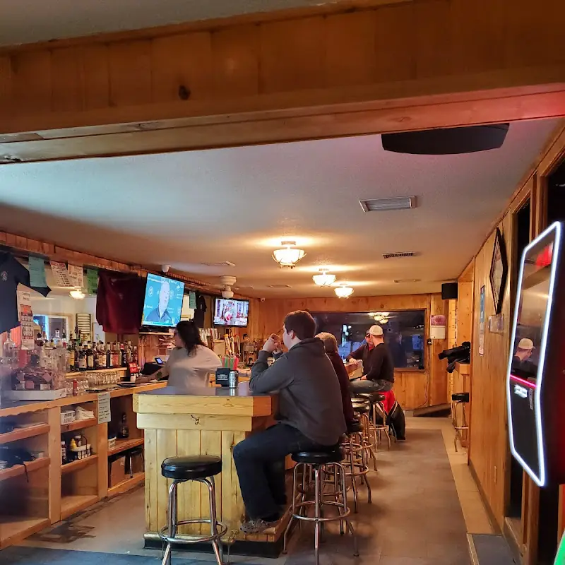 Round Lake Resort & Bar