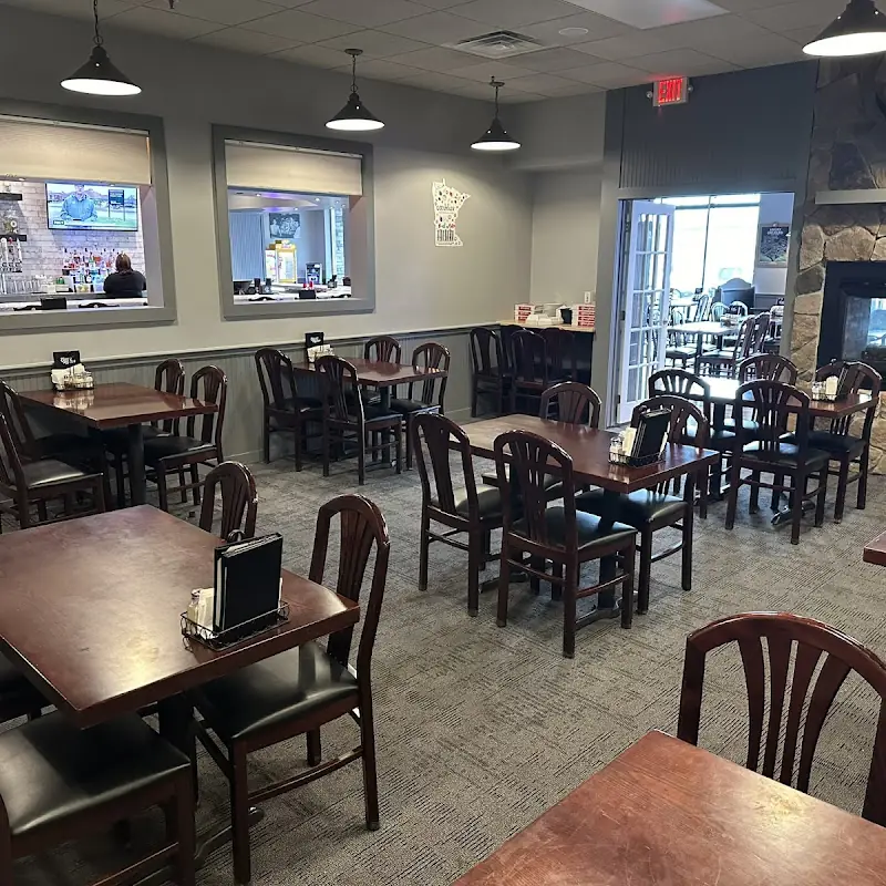 Carbone's Pizzeria Bar & Grill - Delano