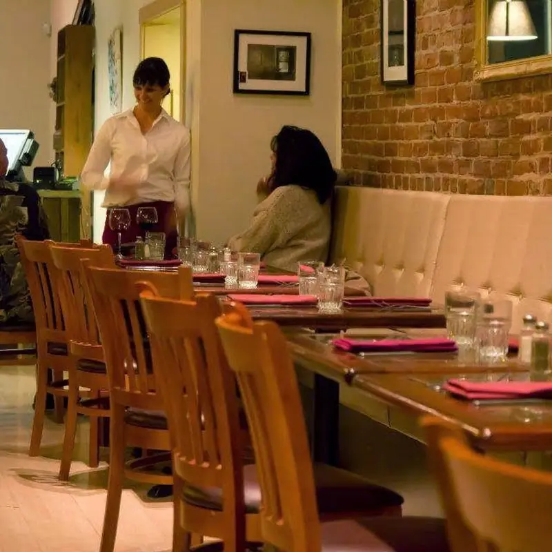 Kitchen428 Restaurant & Mojo’s Lounge
