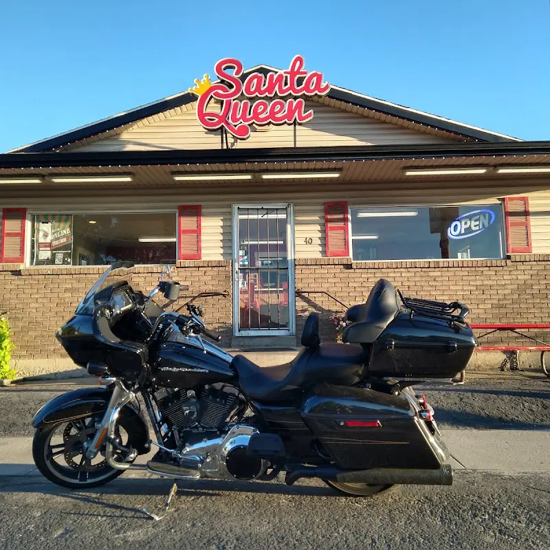 Santa Queen Drive Inn