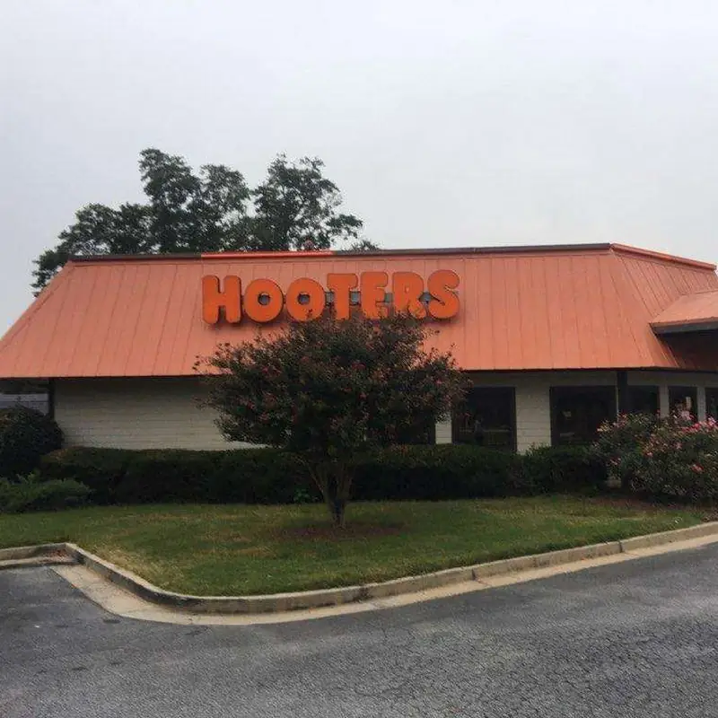 Hooters