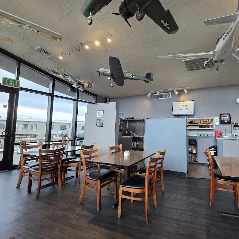 Flight Deck Restaurant & Lounge