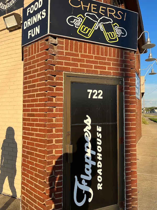 Vyyyb Bistro & Lounge