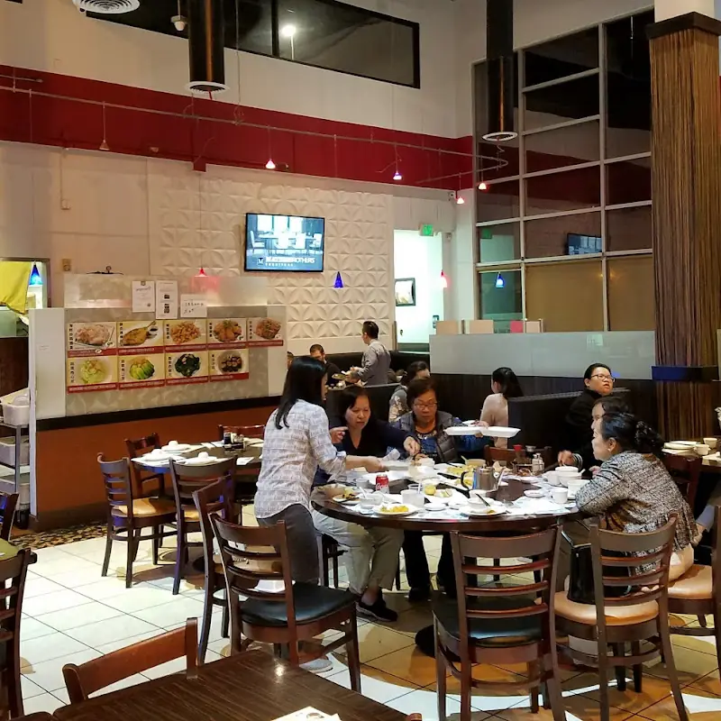 131 咸鱼鸡粒豆腐煲 SALTED FISH & CHICKEN CUBE WITH TOFU HOT POT
