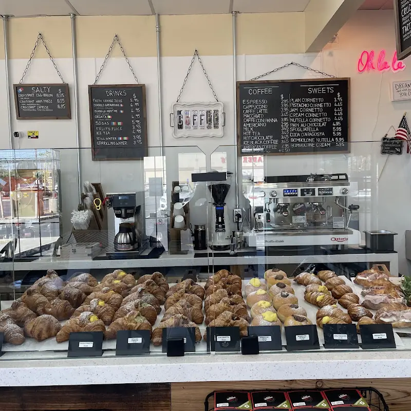 Les Filles Cafe & More