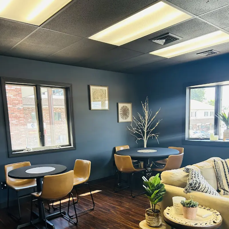 Common Grounds Cafe & Lounge