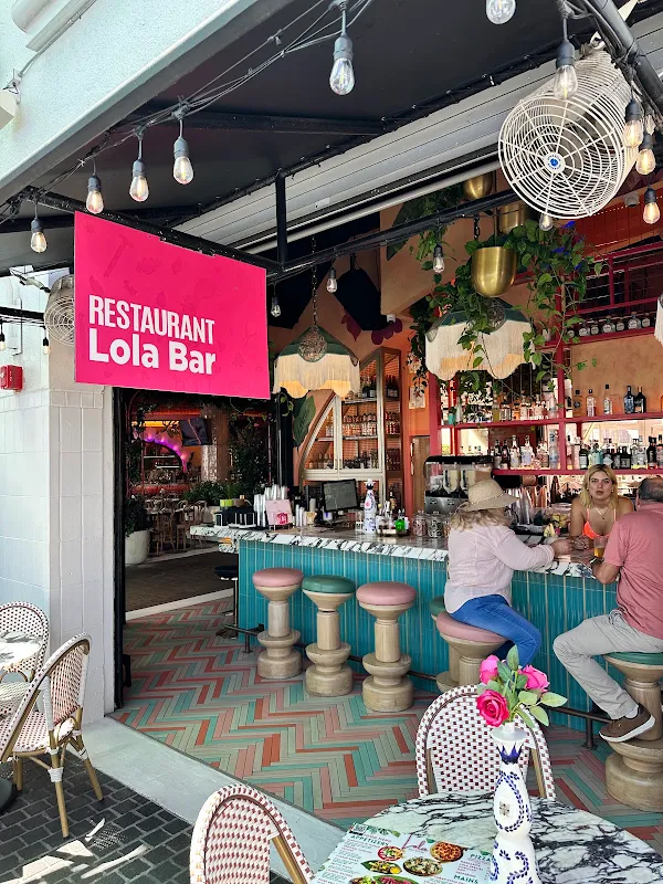Lola bar
