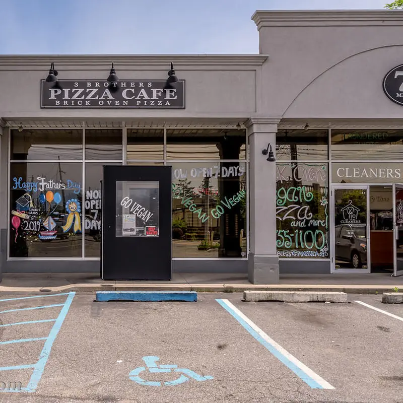 3 Brothers Pizza Cafe