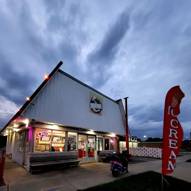 J & W Ice Cream and Grill(Michigan)